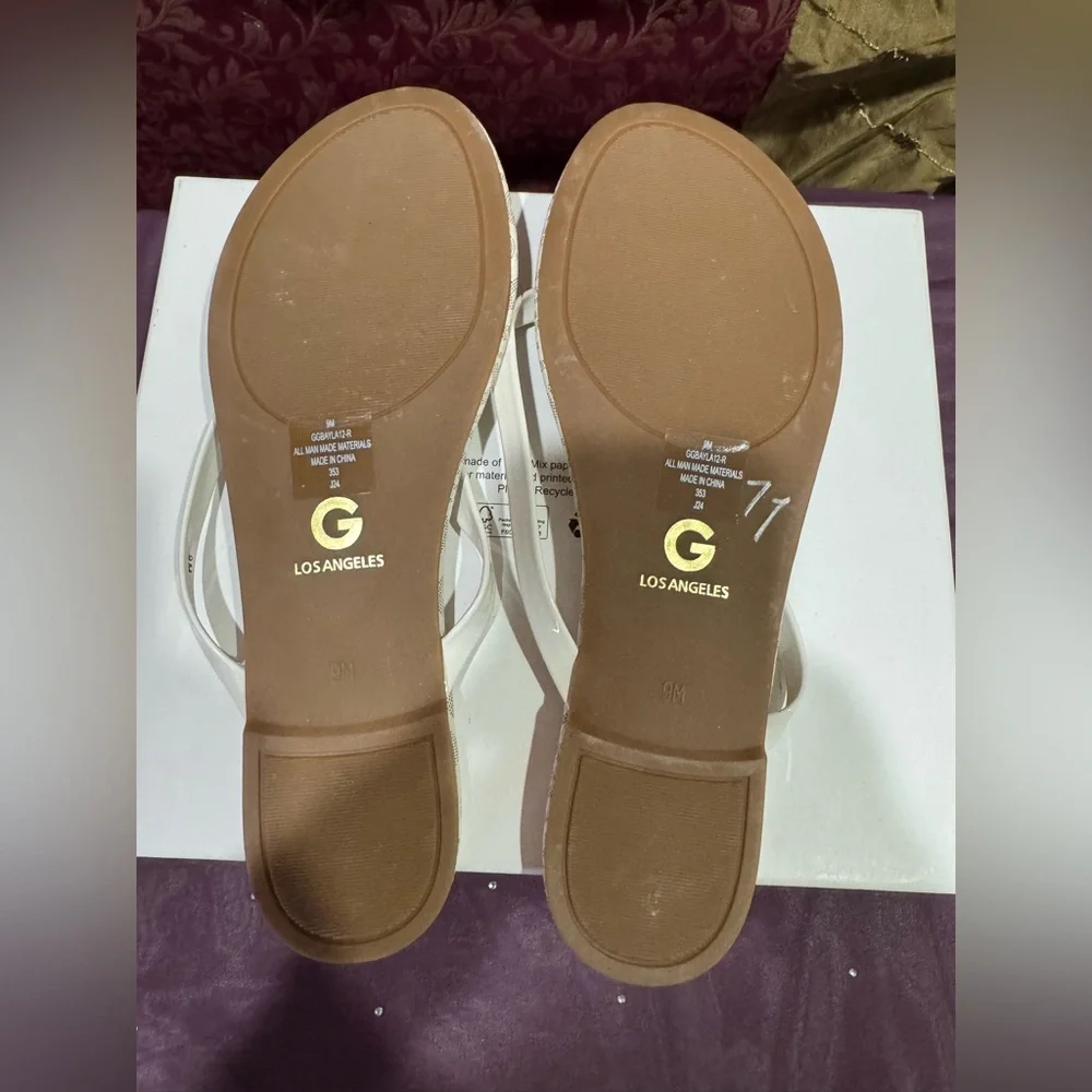 Guess Women's Cream and Gold Sandals - Picture 4 of 4